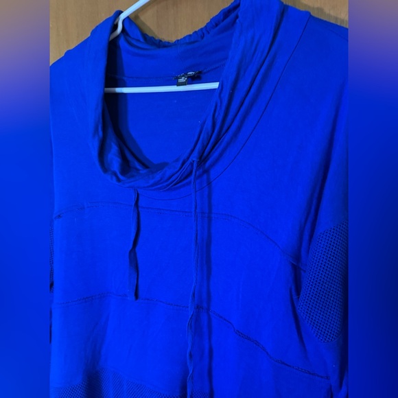 Cable & Gauge Royal Blue Cowl Neck Top Size Medium - Picture 2 of 5